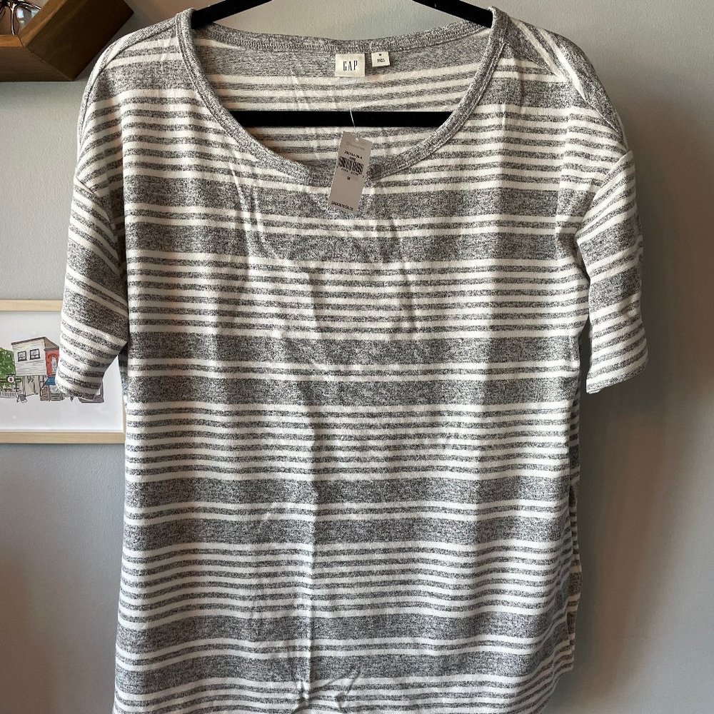 NWT Gap Softspun Grey Stripped T-shirt